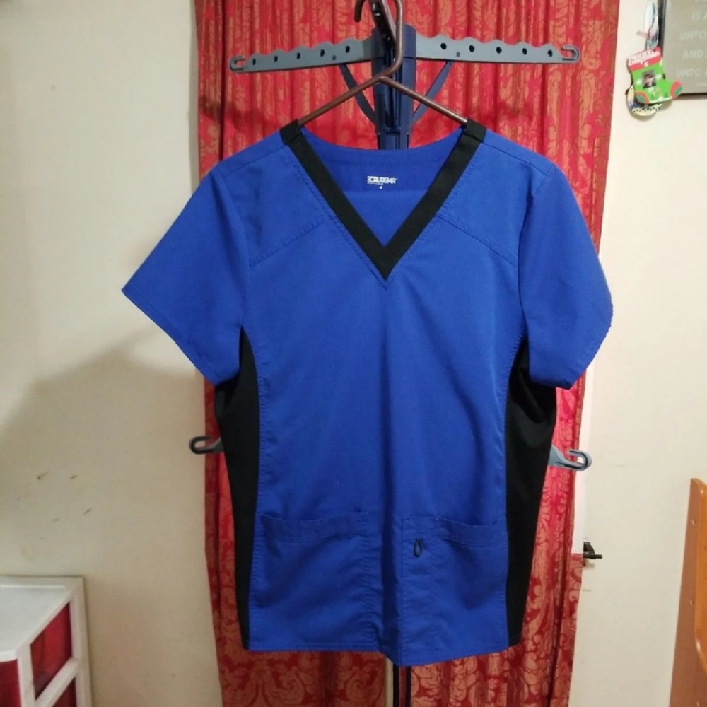 Scrub set
